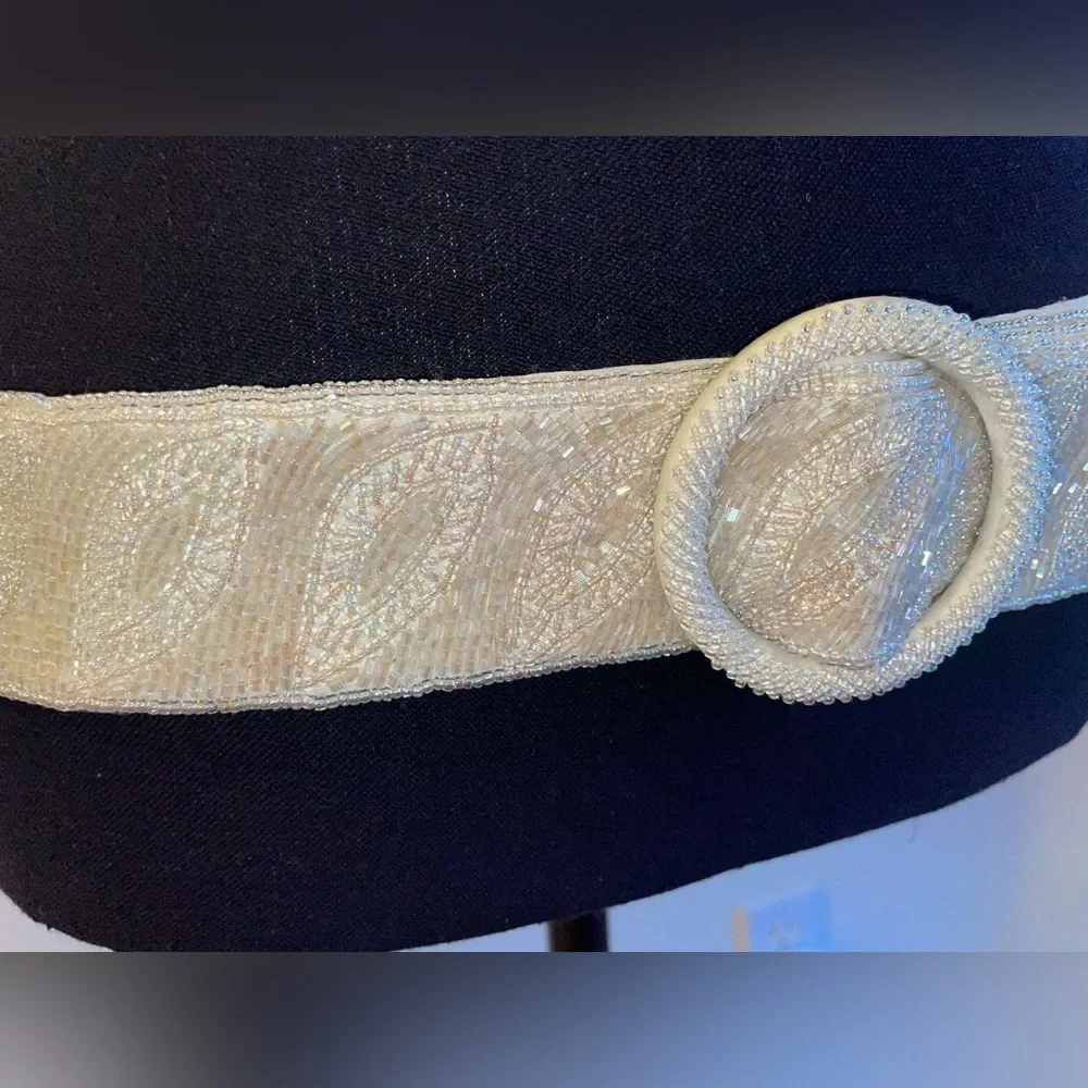 Vintage Robinson’s White Patterned Beaded Belt - Size M/L